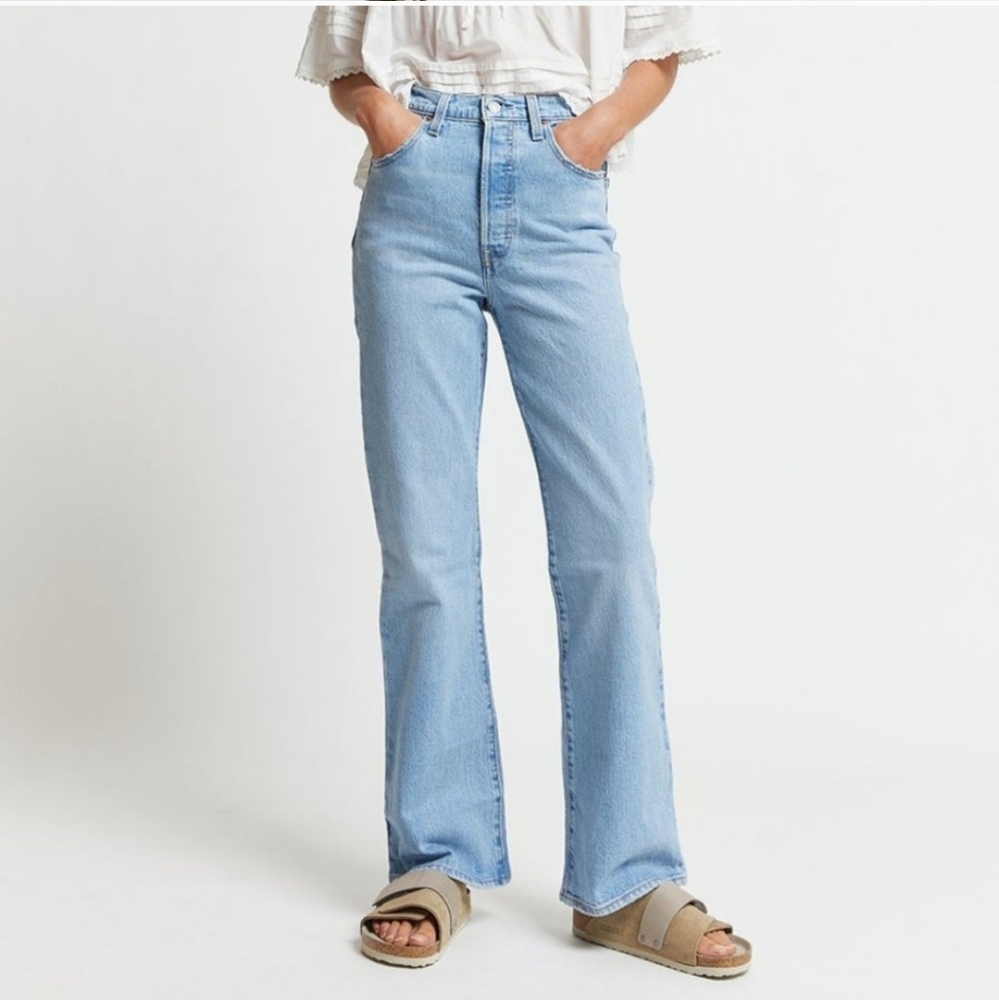 Levi's Ribcage Flare Bootcut  Jeans - Picture 2 of 13